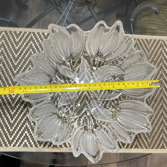 Beautiful Mikasa 12” Tulips Satin Finished Hostess Bowl - Picture 3 of 4